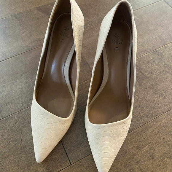 Women’s size 8.5 heels - Picture 1 of 3